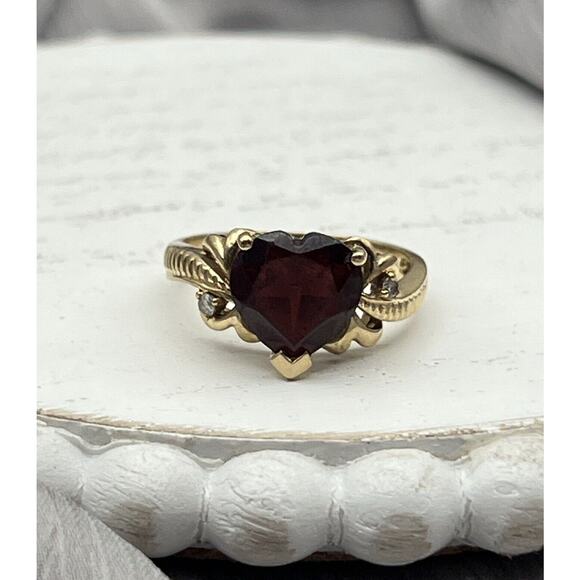 10k Yellow Gold Garnet & Diamond Ring Size 8